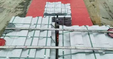 威海 芝麻白仿形加直形路沿石出货日常