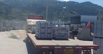 威海 芝麻白仿形路沿石，直形路沿石