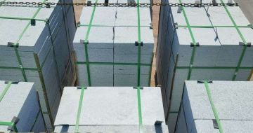 威海 芝麻白花岗岩5公分地铺石 花岗岩厂家工厂装车日常