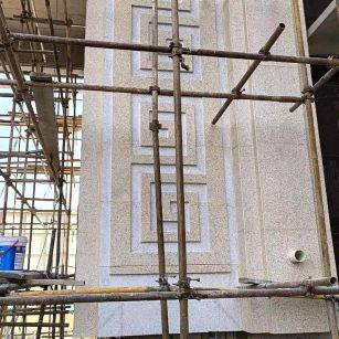 威海 黄金麻花岗岩别墅外墙干挂回纹造型效果