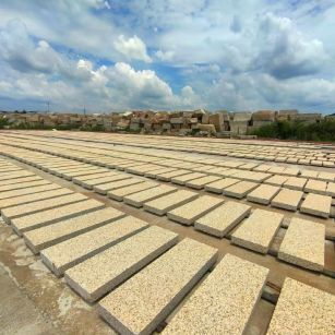 威海 黄金麻荔枝面花岗岩石材地铺石防护中