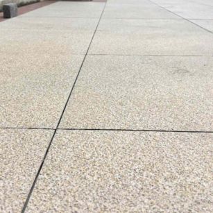 威海 黄金麻花岗岩石板材荔枝面地面铺装效果