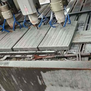 威海 芝麻白花岗岩荔枝面盲道雕刻