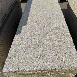 威海 黄金麻花岗岩荔枝面毛板，半成品