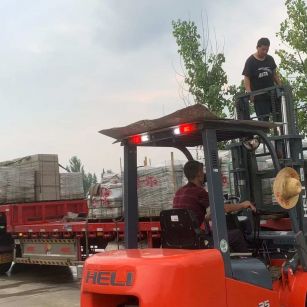 威海 黄金麻冰裂纹，地铺石装车