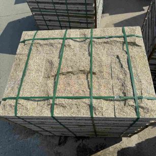 威海 黄金麻花岗岩石材自然面蘑菇石成品