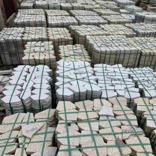 威海 黄金麻白麻花岗岩荔枝面地铺石(冰裂纹)