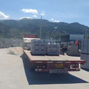 威海 芝麻白仿形路沿石，直形路沿石