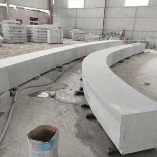 威海芝麻白花岗岩石板材 园林光面弧形坐凳