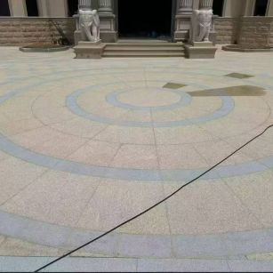 威海 黄金麻芝麻灰花岗岩石材地铺拼接效果