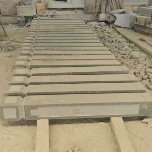 威海 芝麻白异形加工雕刻-栏杆大柱，方柱