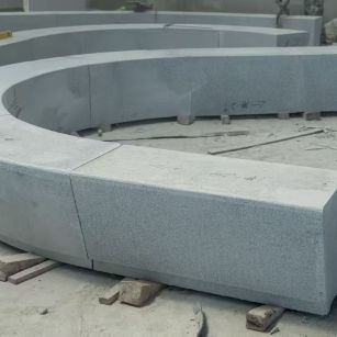 威海 芝麻白花岗岩光面弧形坐凳