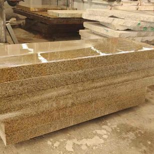 威海 黄金麻栏杆料半成品加工中