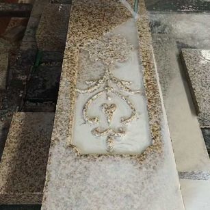 威海 黄金麻花岗岩异形加工雕刻栏杆大柱