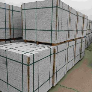 威海 白麻花岗岩石材荔枝面地铺石（300*600*50）