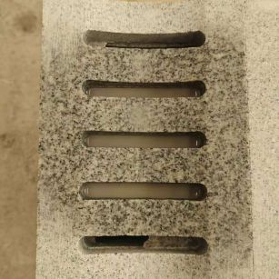 威海 芝麻白拉丝面花岗岩U型开槽排水槽