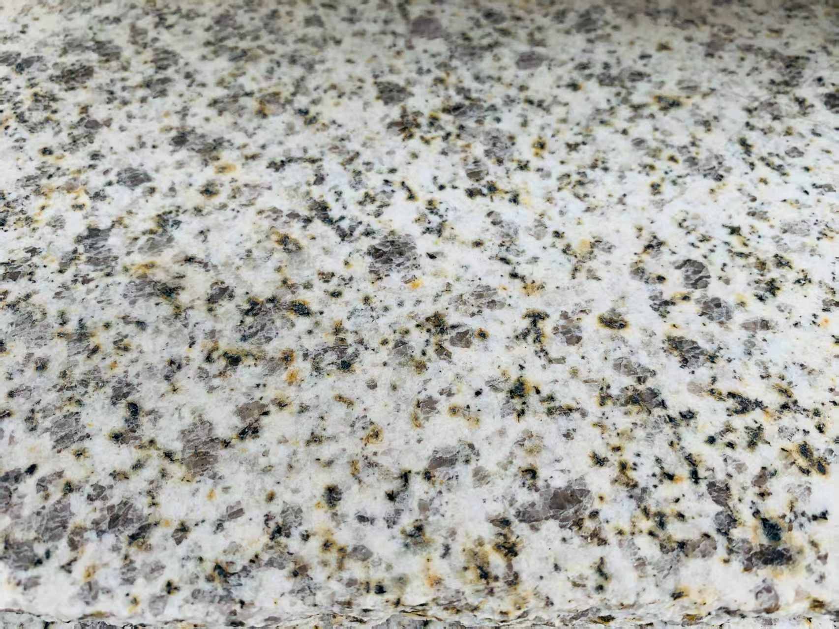 威海 黄金麻花岗岩石材浅黄光面