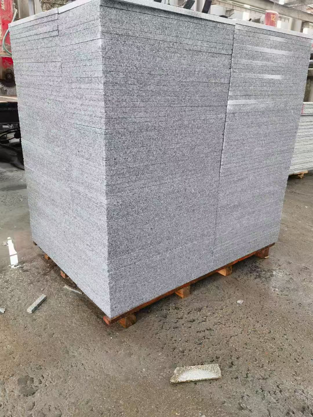 威海 芝麻白火烧面1.8厚300*600地铺石，尺寸标准，厚薄均匀