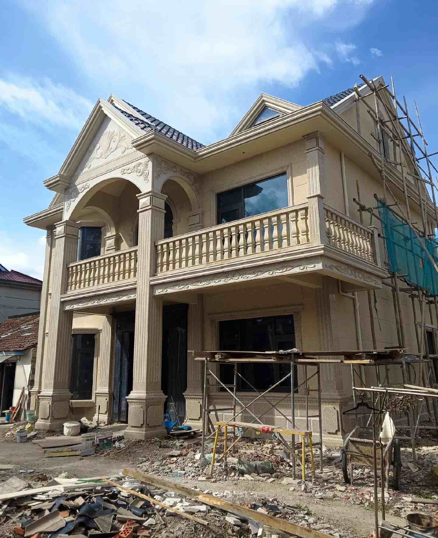 威海 黄金麻花岗岩石材私人别墅雕花门楼柱阳台栏杆