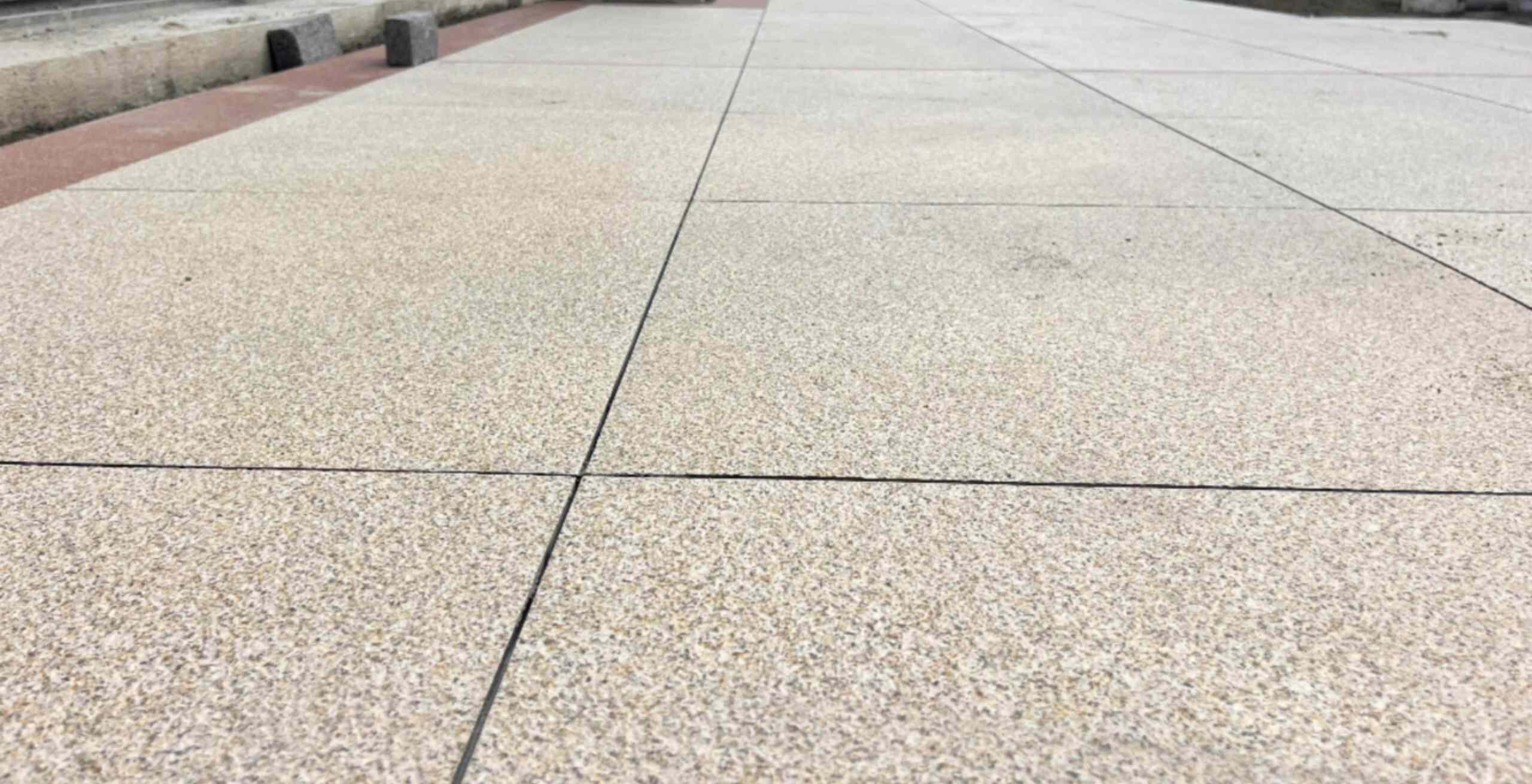 威海 黄金麻花岗岩石板材荔枝面地面铺装效果