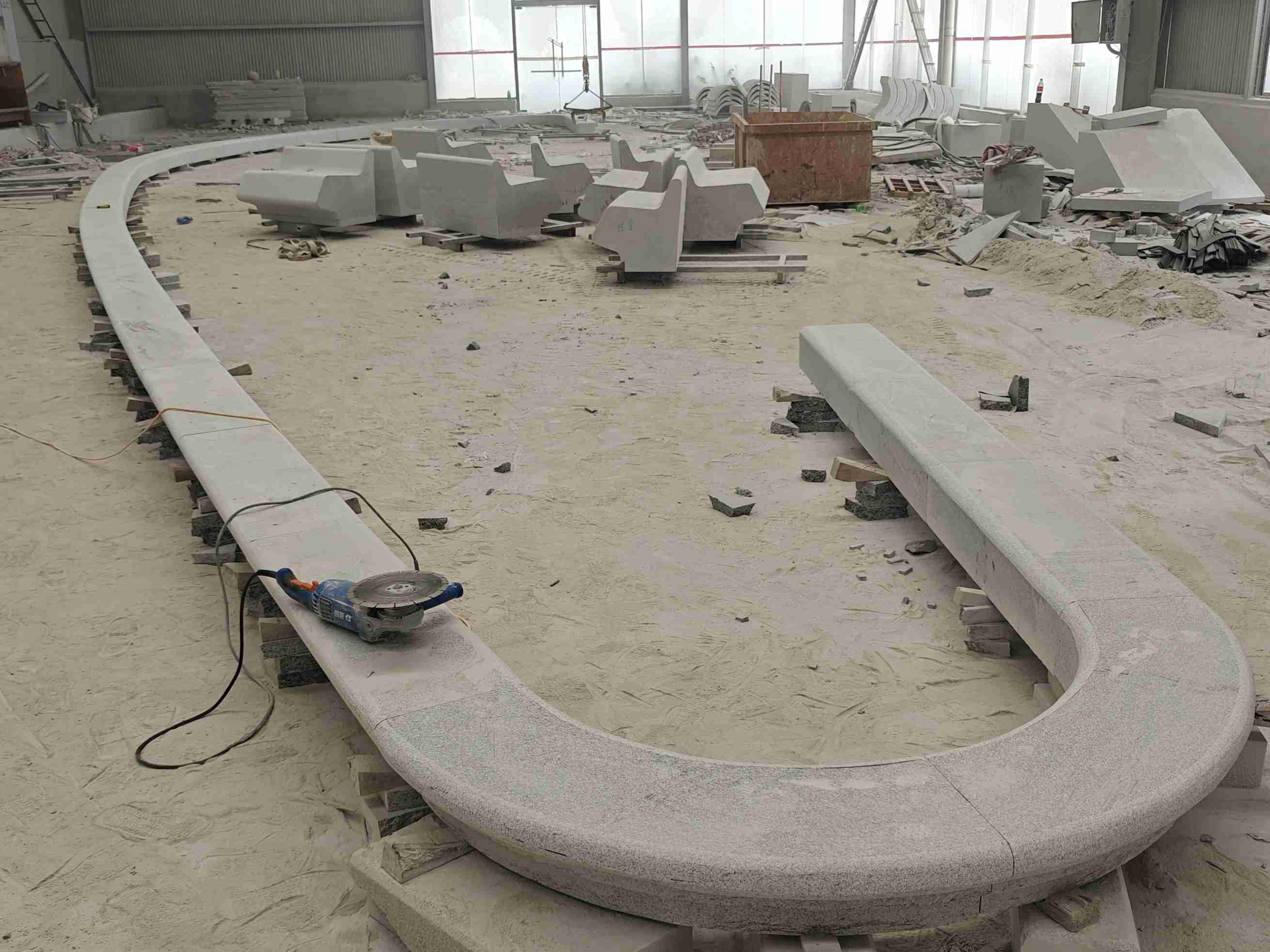 威海 芝麻白花岗岩弧形花坛石，坐凳石