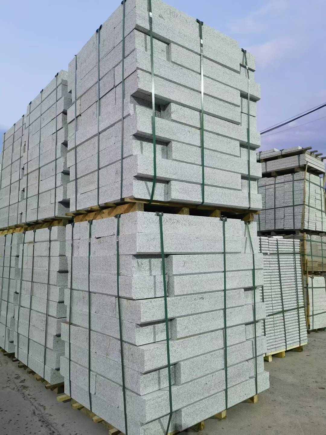 威海 芝麻白花岗岩路沿石，路缘石，路肩石，道牙，立缘石，马路牙子，街沿石，侧石等