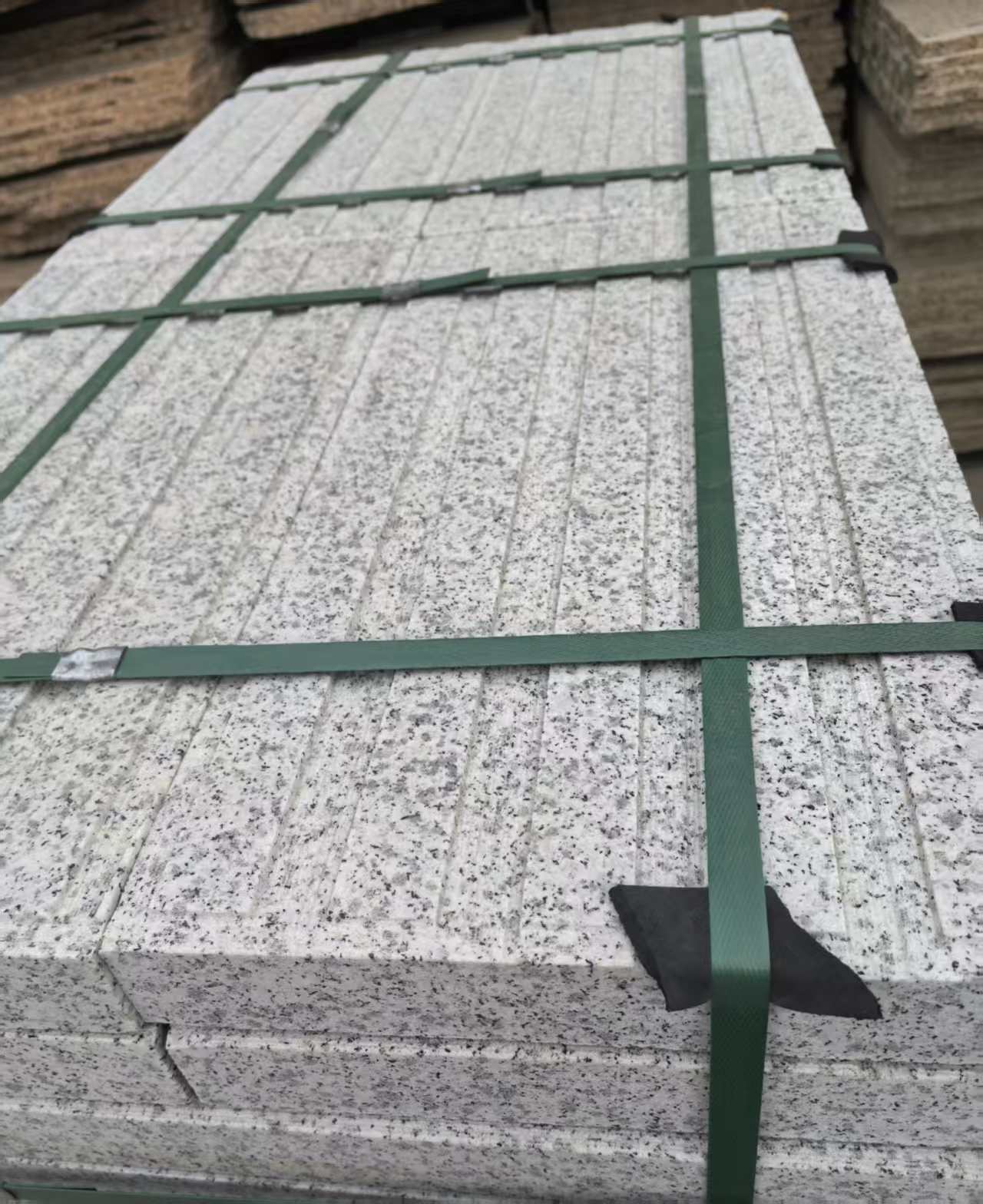 威海 白麻花岗岩直行盲道石，盲条，地铺石