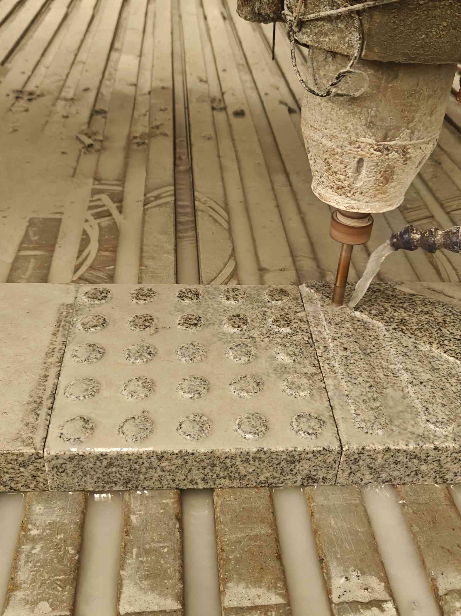 威海 芝麻白花岗岩石材盲人石、盲道石、盲点石