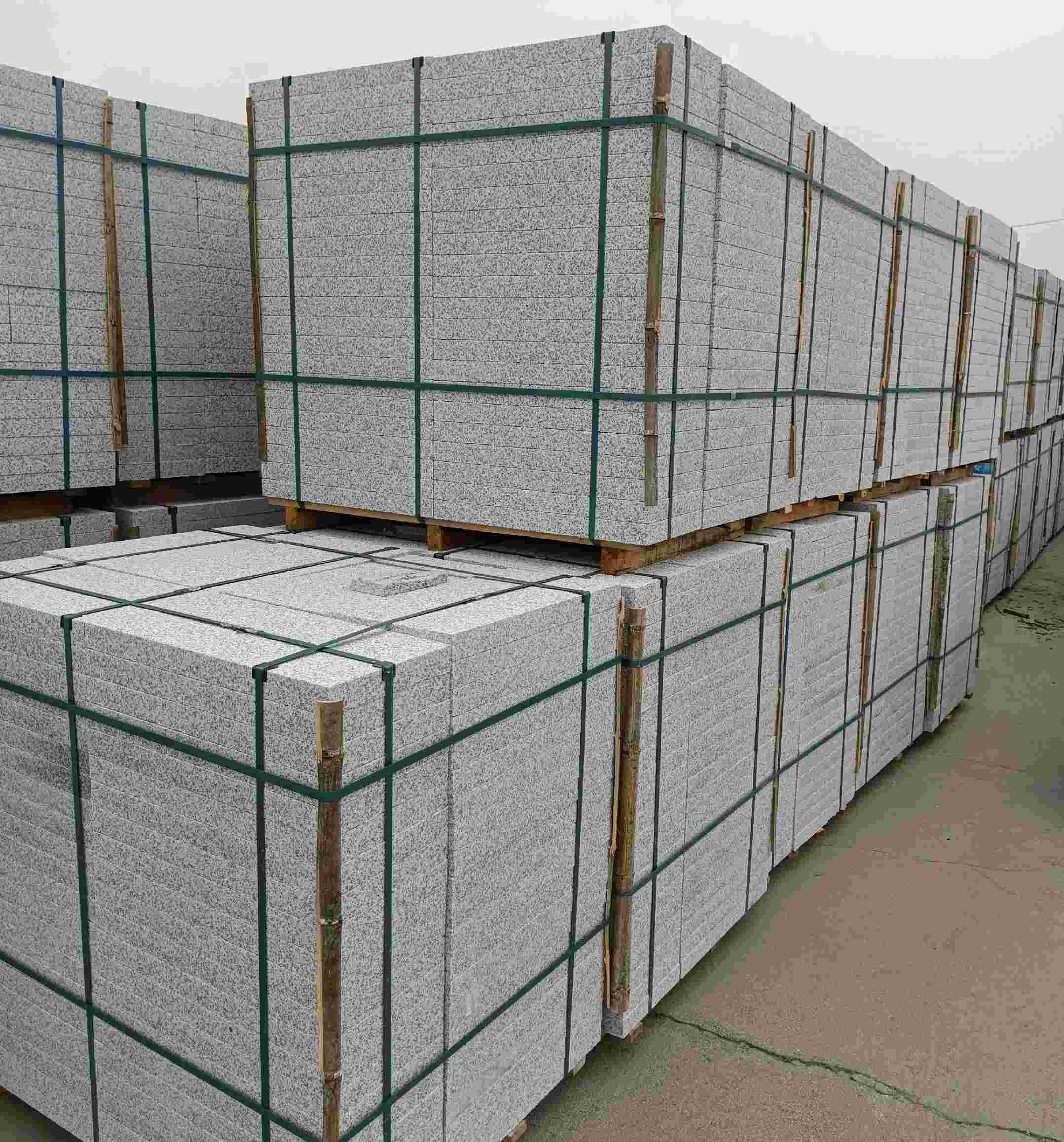 威海 白麻花岗岩石材荔枝面地铺石（300*600*50）