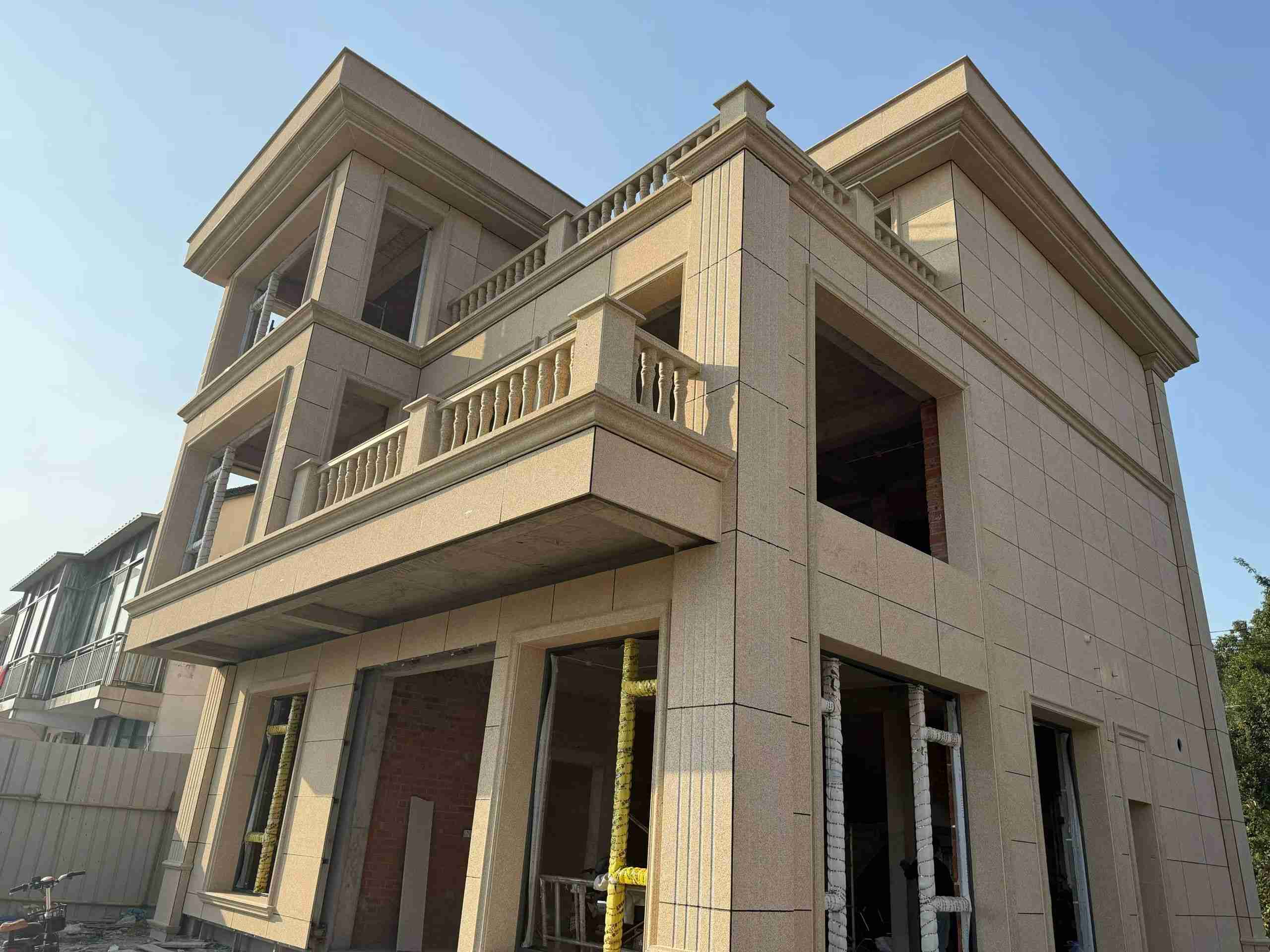 威海 黄金麻花岗岩石材荔枝面外墙干挂效果展示