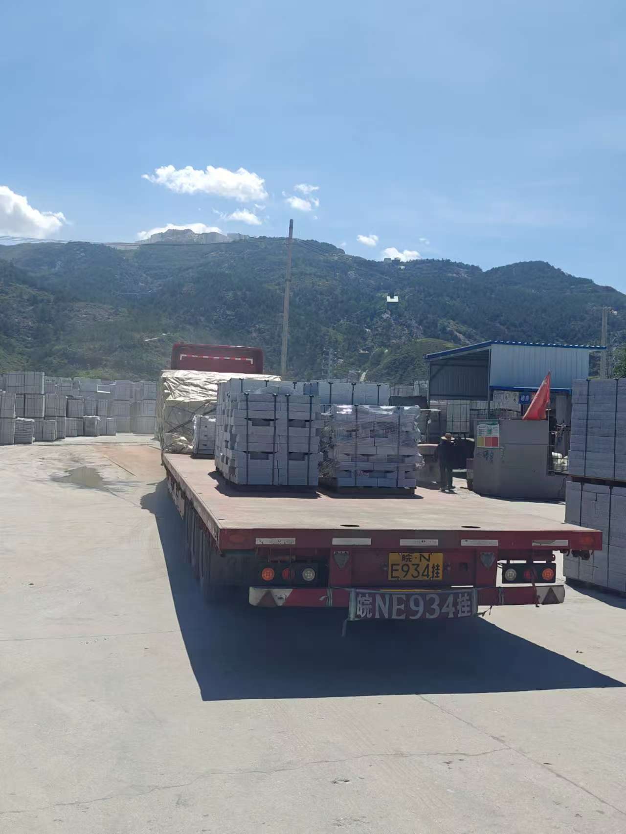 威海 芝麻白仿形路沿石，直形路沿石