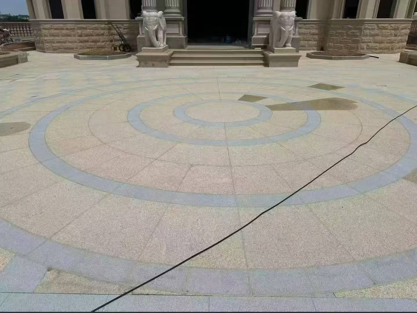 威海 黄金麻芝麻灰花岗岩石材地铺拼接效果