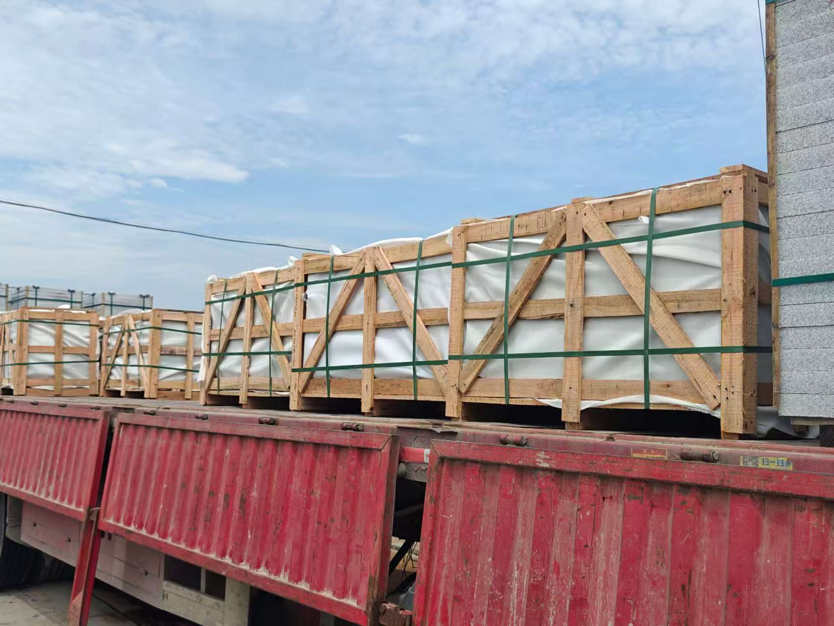 威海 芝麻白花岗岩地铺石出口专车-泰国游