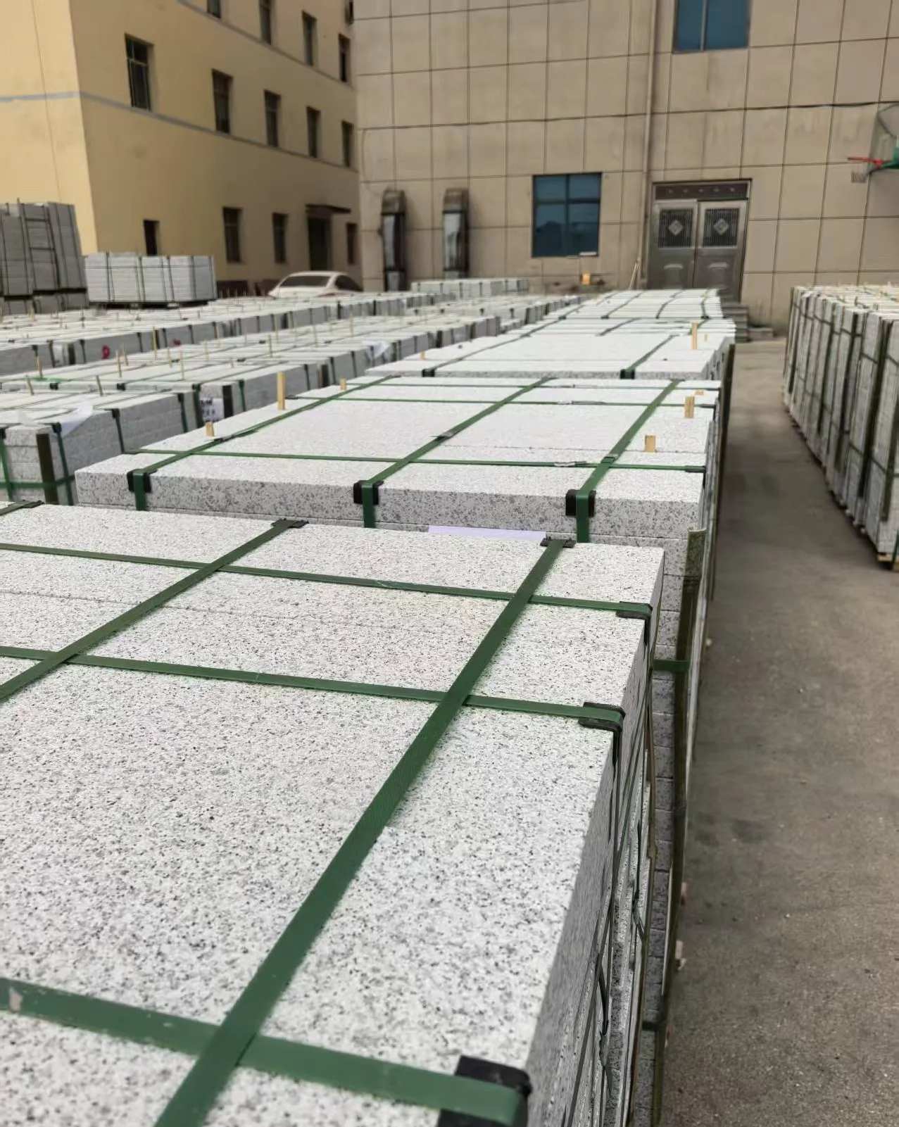 威海 白麻花岗岩5.0公分荔枝面地铺石