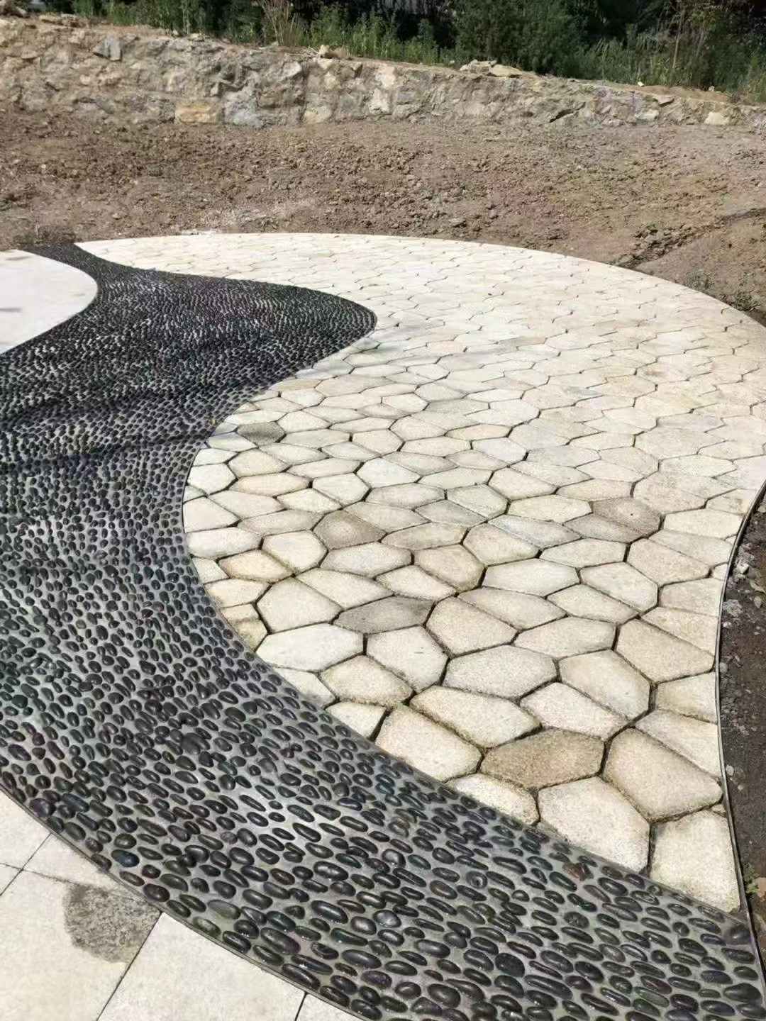 威海 黄金麻冰裂纹地铺石工地铺装案例