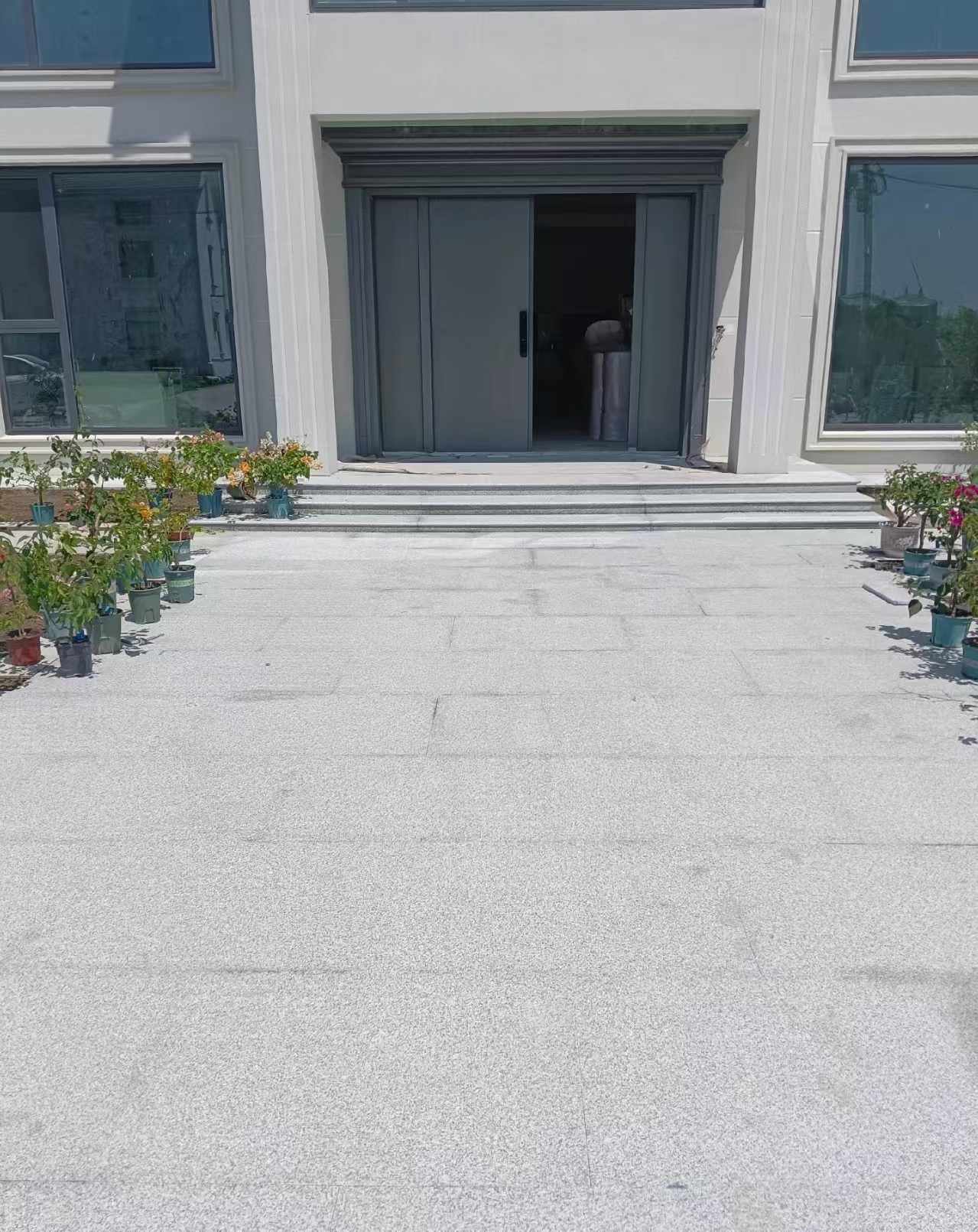 威海 芝麻白花岗岩地铺石地面铺装