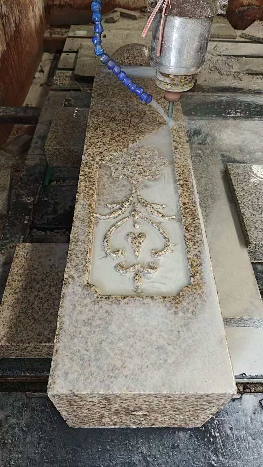 威海 黄金麻花岗岩异形加工雕刻栏杆大柱