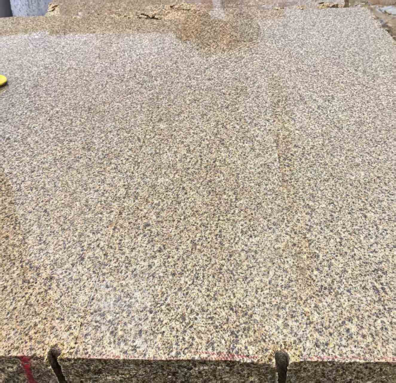 威海 黄金麻花岗岩石材方料