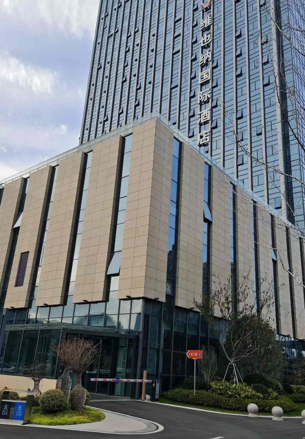 威海 黄金麻花岗岩外墙干挂