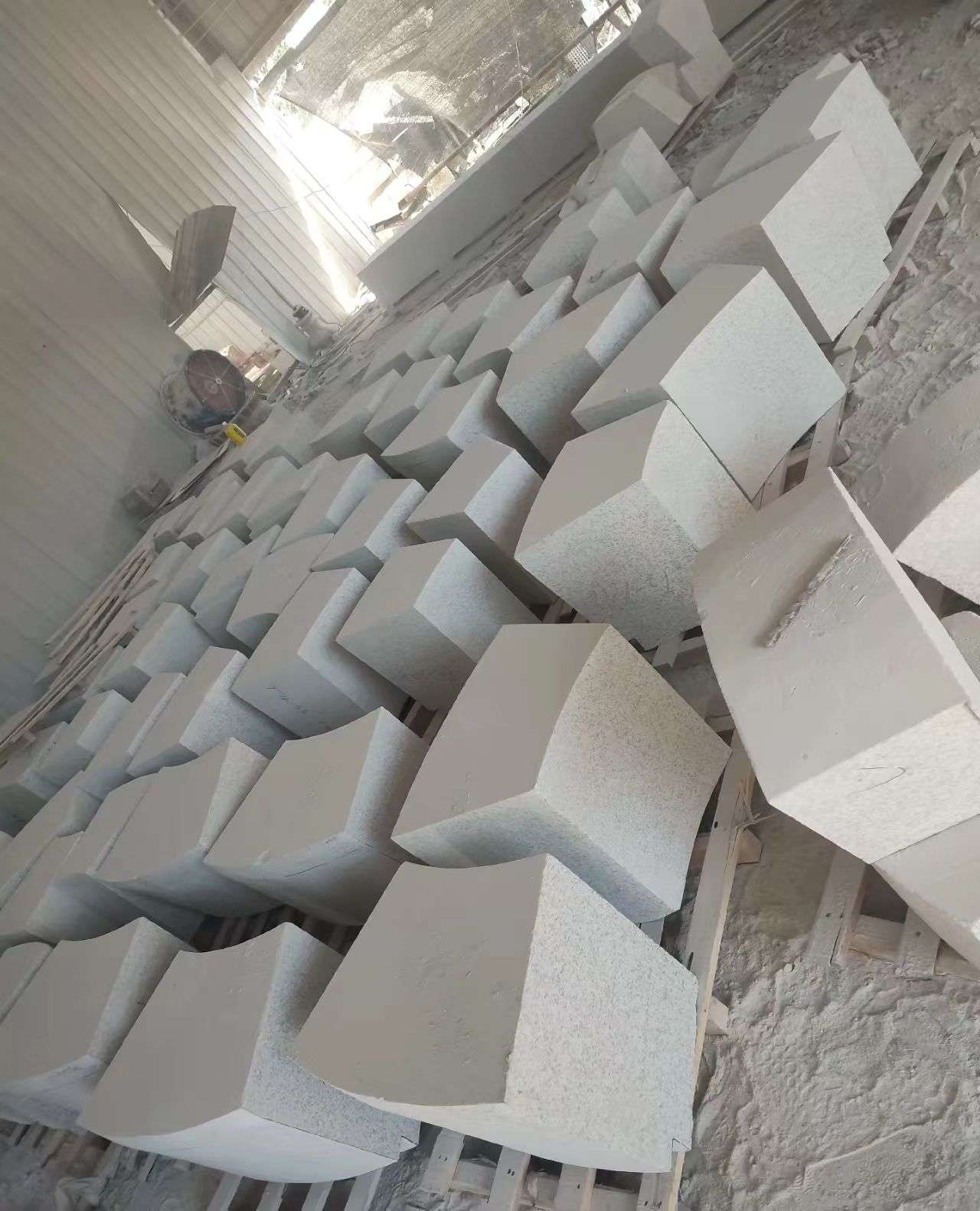 威海 白麻花岗岩异形坐凳