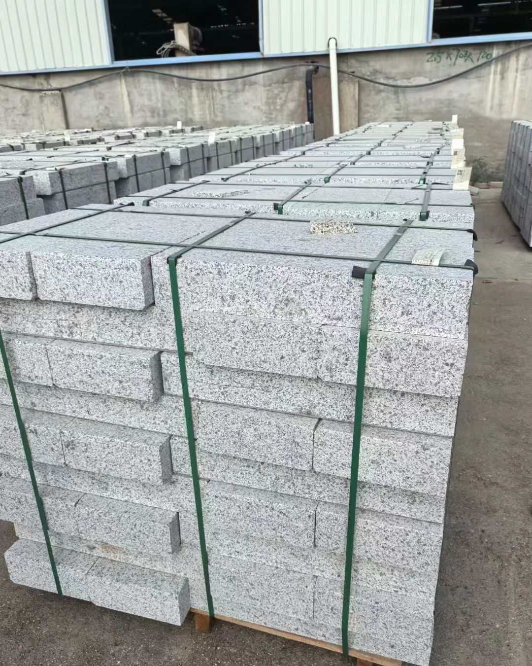 威海 白麻花岗岩路沿石，弧形路沿石，道牙石，马路牙子，界石，路缘石，平沿石，直岩石，平缘石等