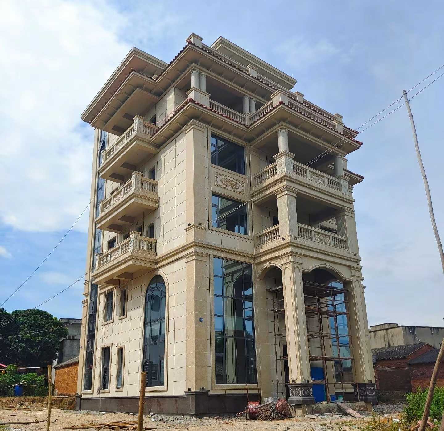 威海 黄金麻花岗岩石材别墅外墙干挂搭配（雕花栏杆花瓶柱门楼罗马柱）