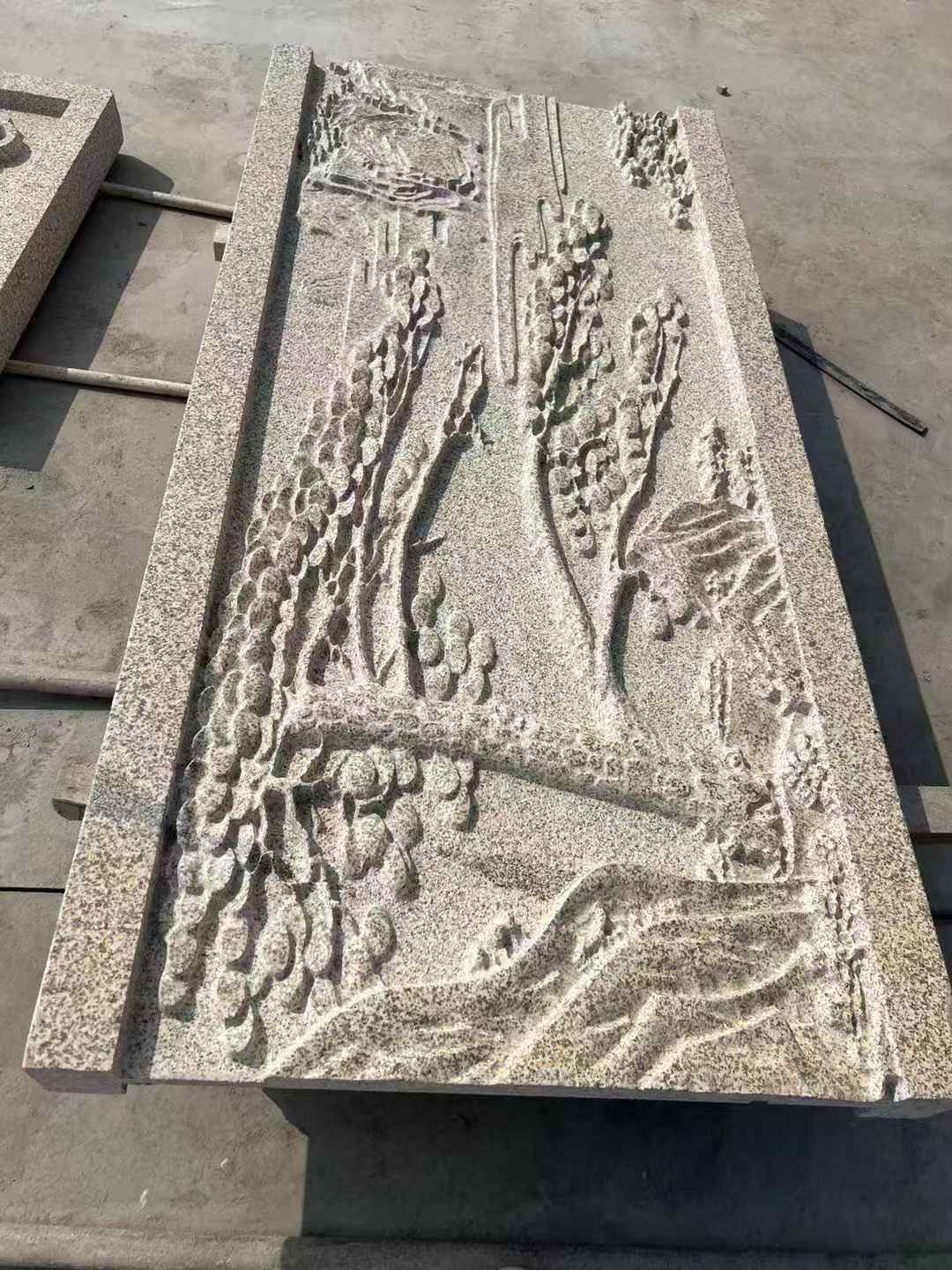 威海 黄金麻雕刻板浮雕迎客松