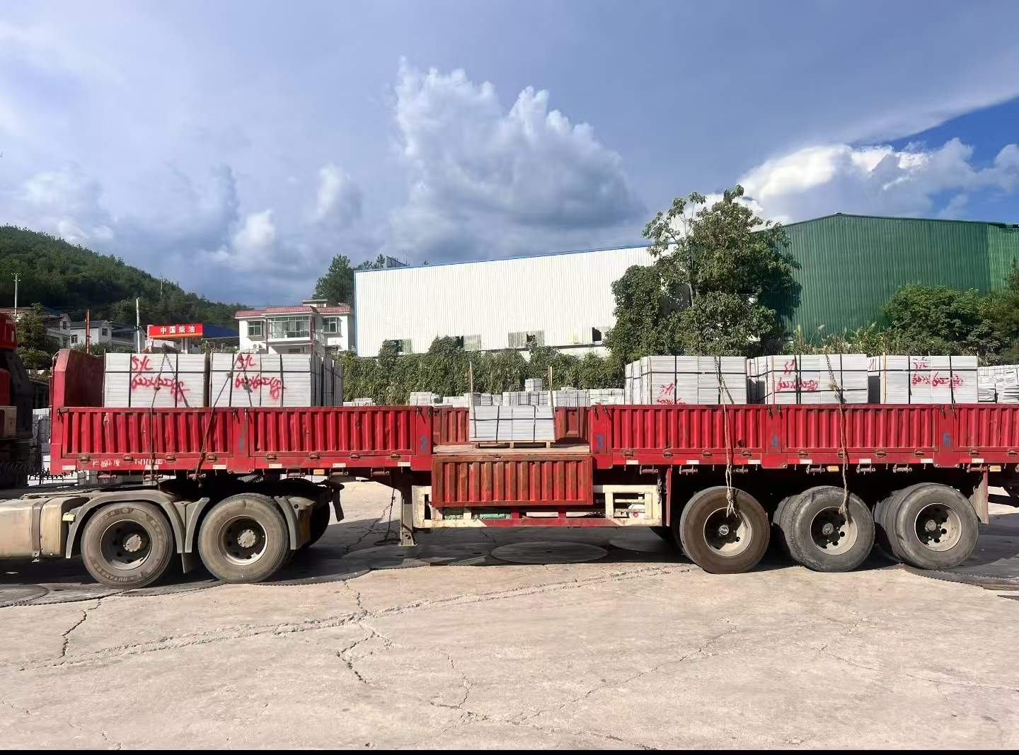 威海 芝麻灰花岗岩地铺石出货日常