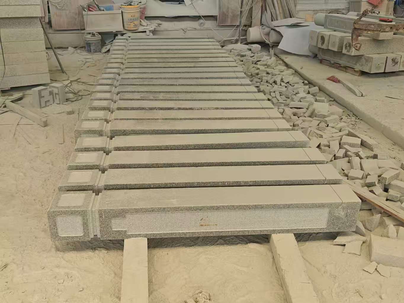 威海 芝麻白异形加工雕刻-栏杆大柱，方柱