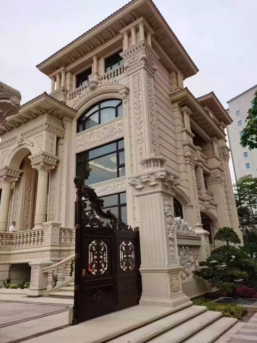 威海 黄金麻花岗岩别墅外墙干挂效果展示