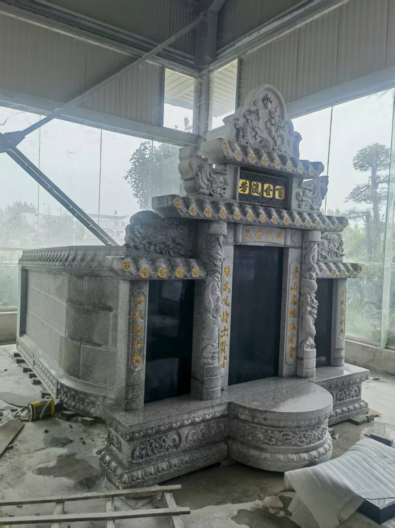 威海 芝麻白墓碑效果展示图