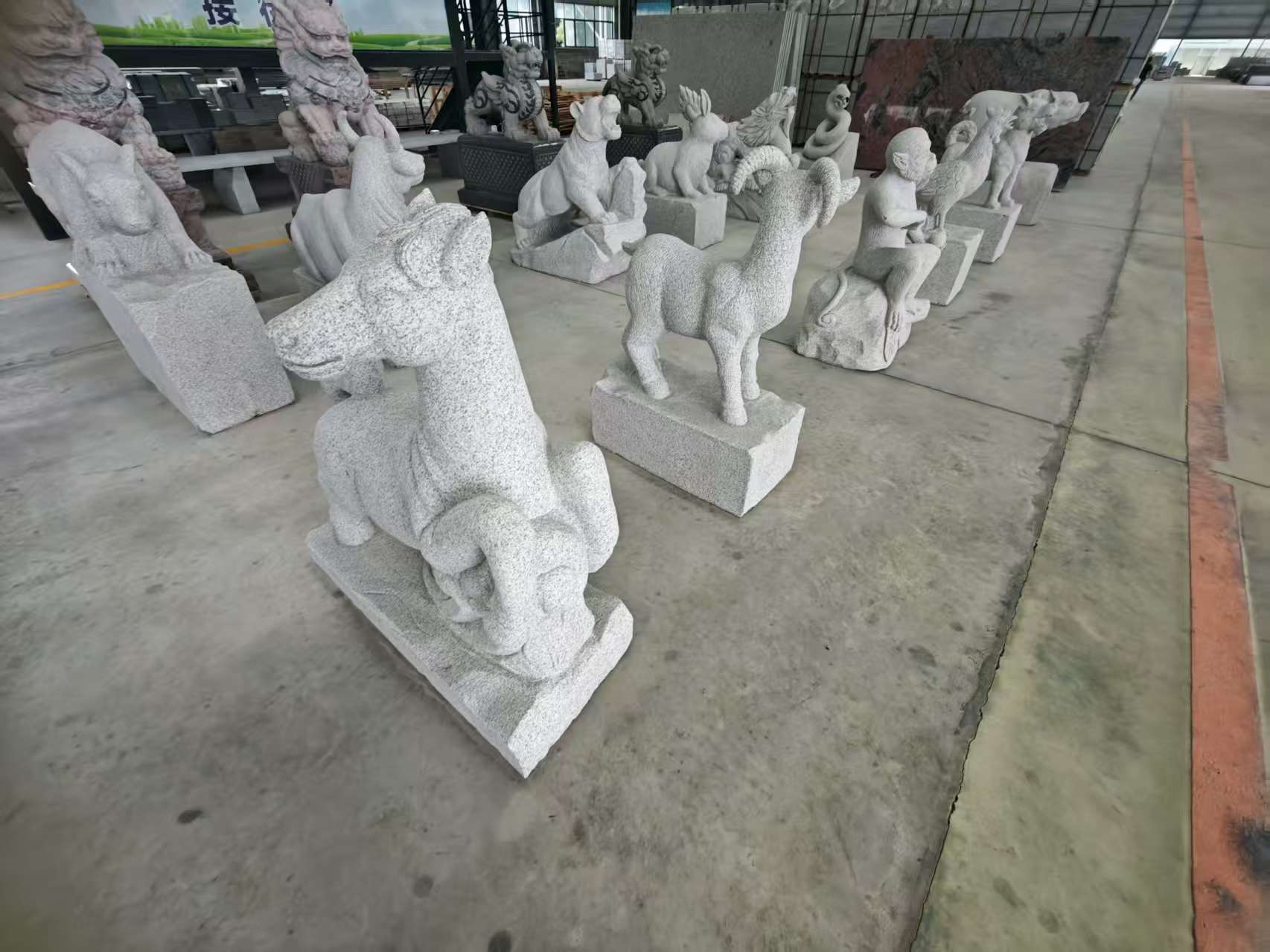 威海 芝麻白花岗岩造型立体雕刻——十二生肖