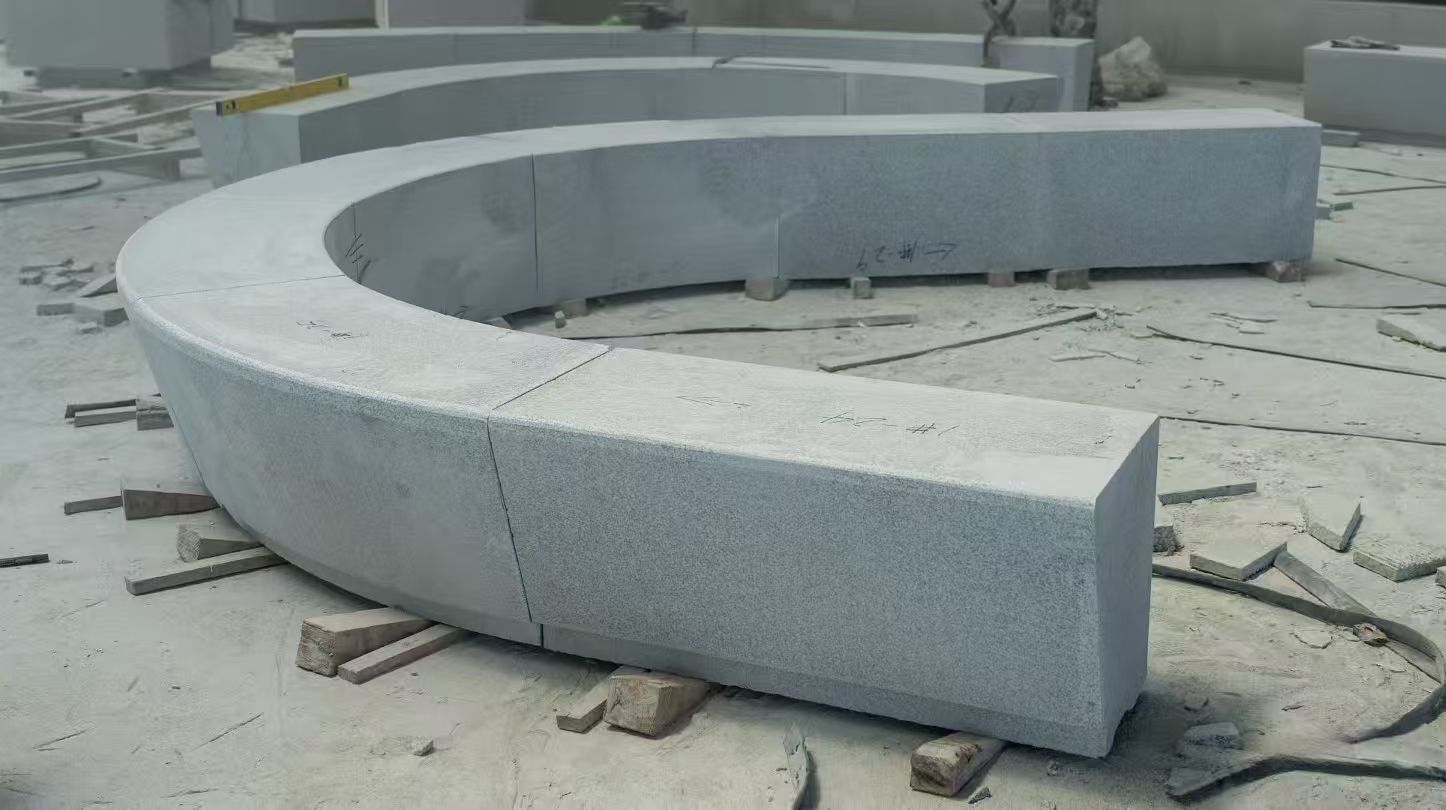 威海 芝麻白花岗岩光面弧形坐凳