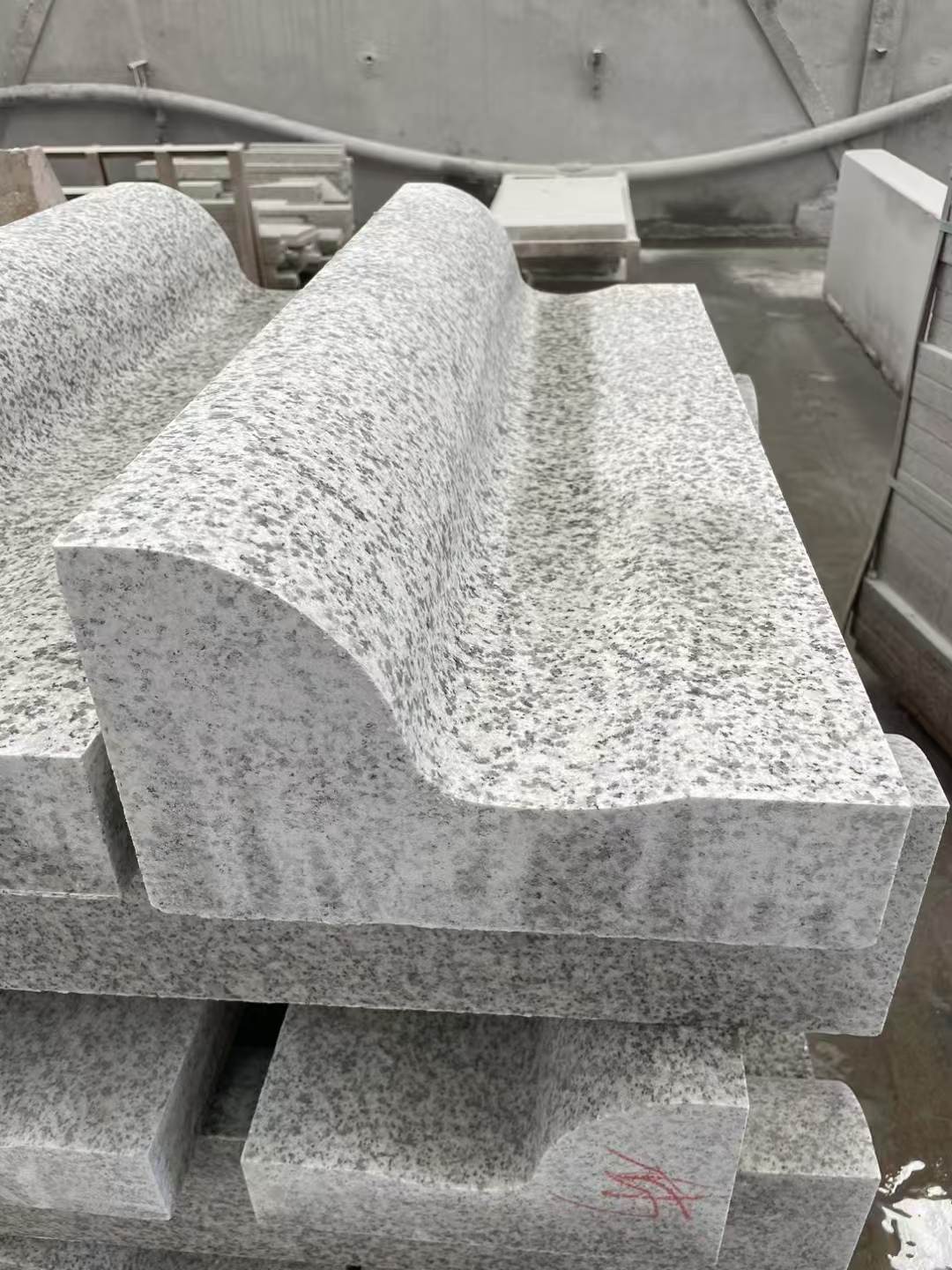 威海 白麻花岗岩S型路沿石，路侧石，马路牙子等